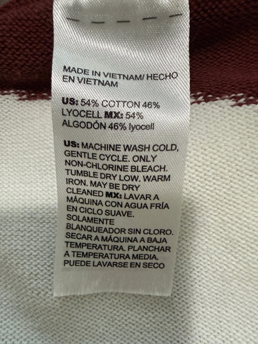 Chicos Short Sleeve, V Neck Sweater in size 1 (8) - Picture 4 of 7